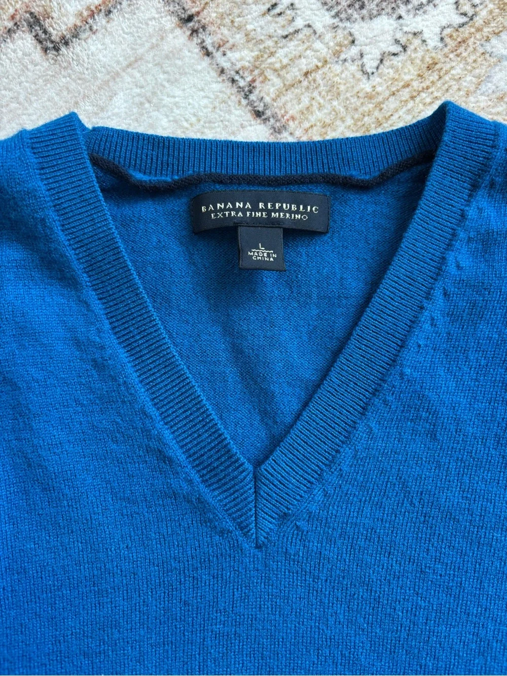 Banana Republic 100% Extra fine Merino Wool Men's V-Neck Sweater in Blue